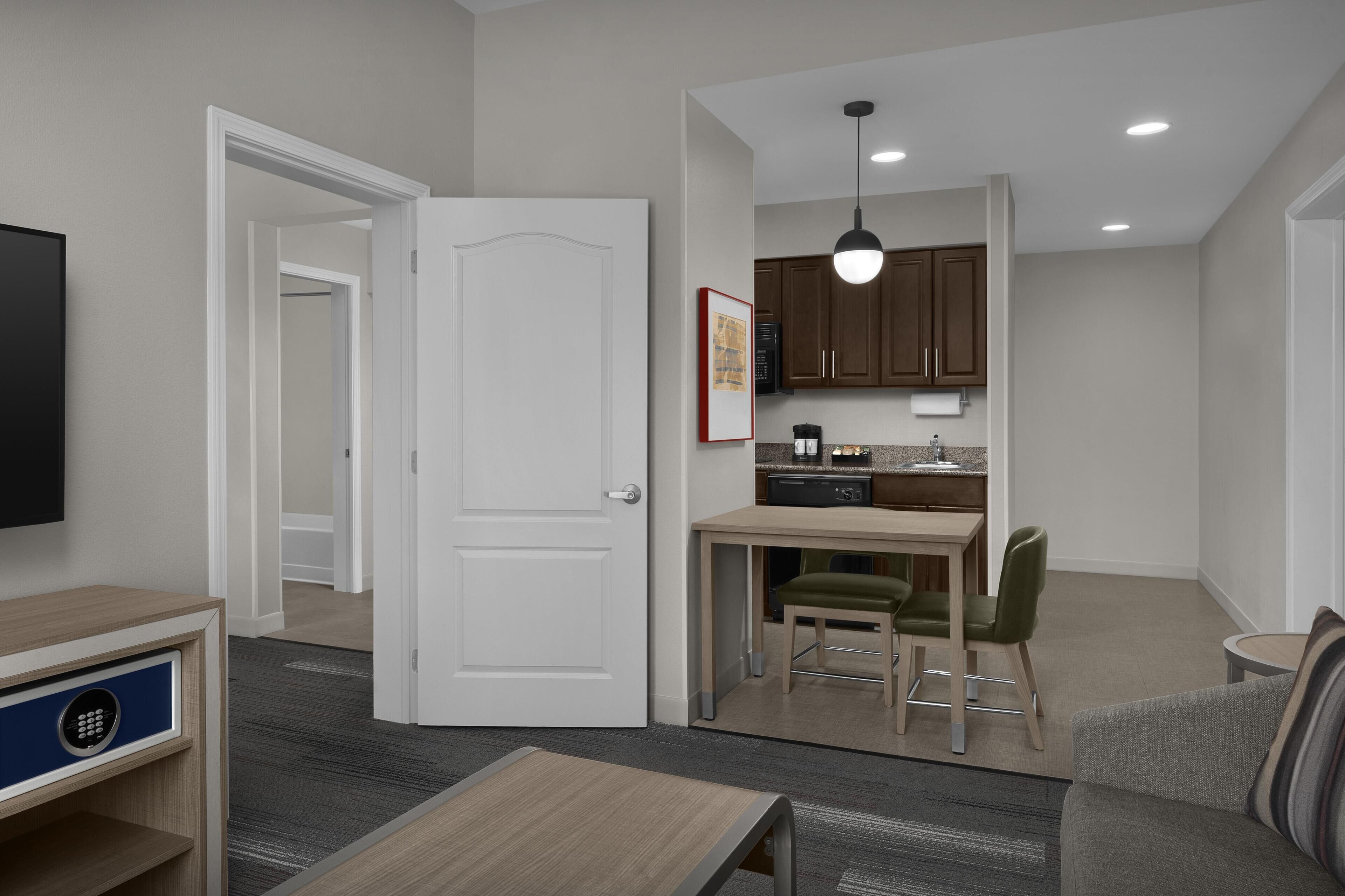 Suite, 2 habitaciones, no fumadores | Cocina privada | Frigorífico grande, microondas, placa de cocina y lavavajillas