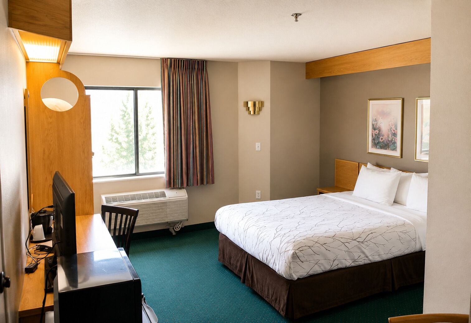 Standard Room, 1 Queen Bed, Accessible | Desk, free WiFi, bed sheets