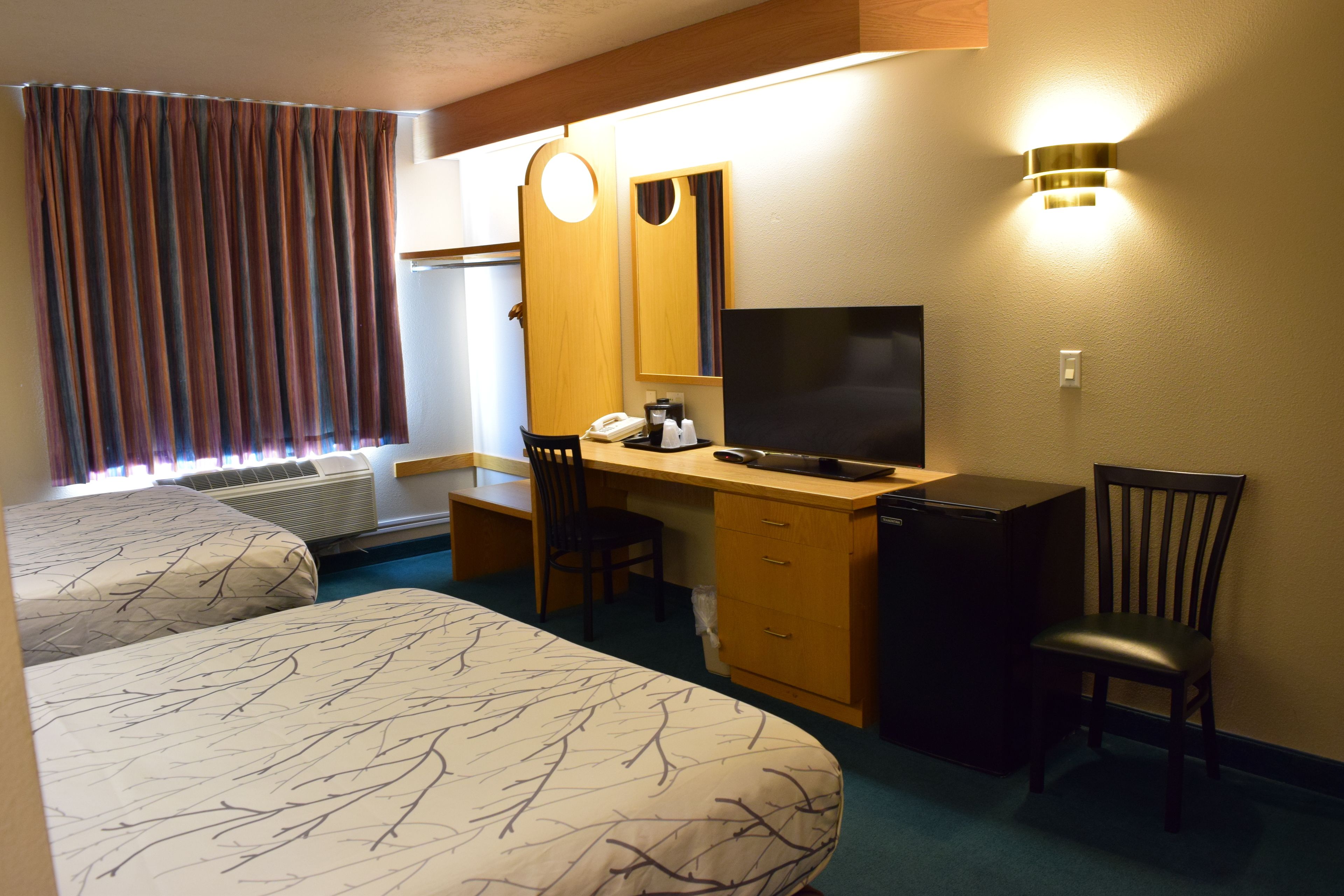 deluxe room, 2 queen beds, refrigerator | desk, free wifi