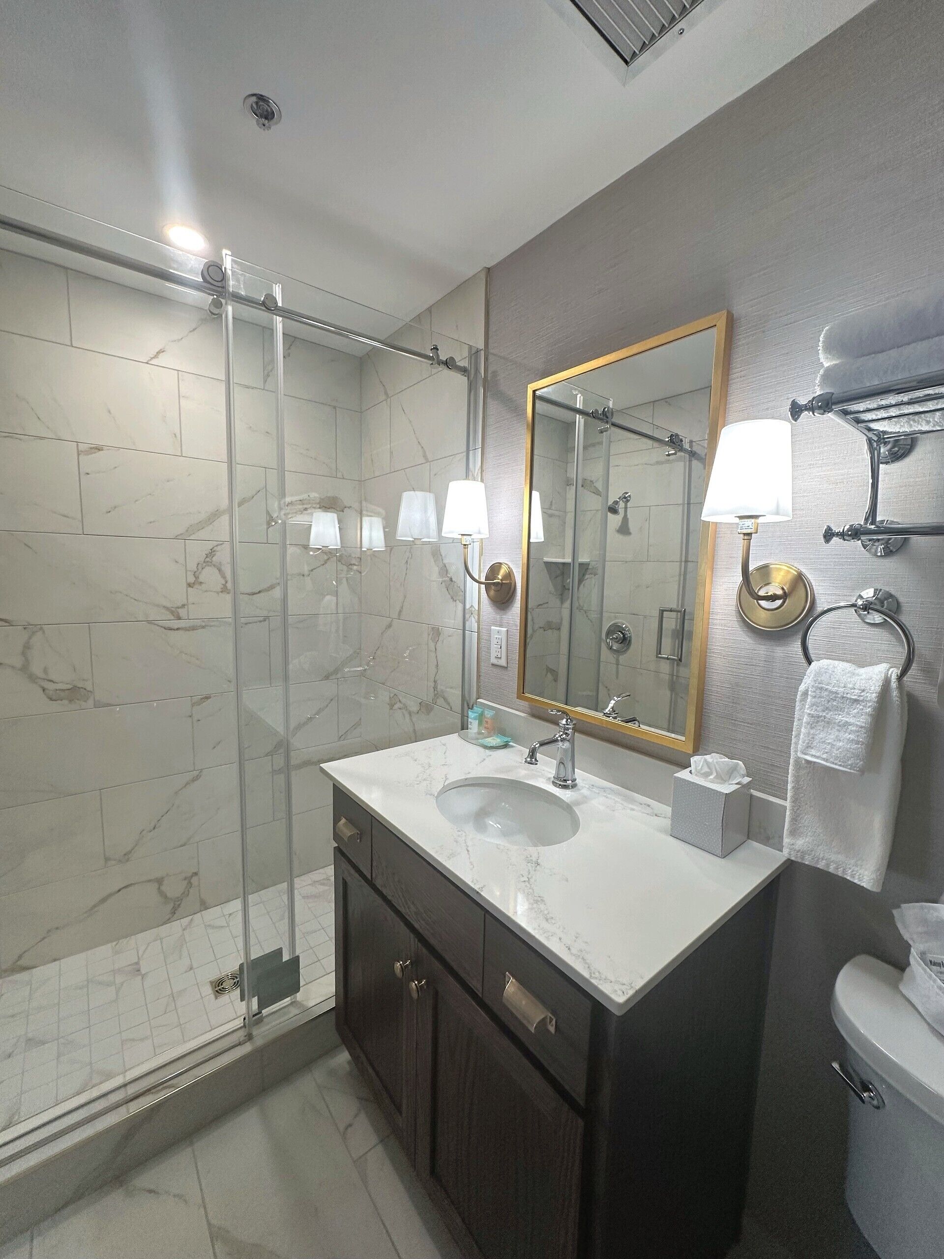Articles de toilette gratuits, serviettes fournies
