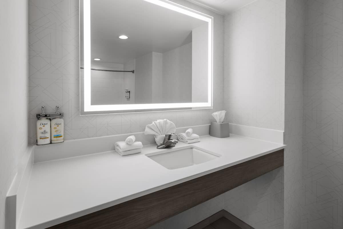 1 habitación, caja de seguridad en la habitación y escritorio
