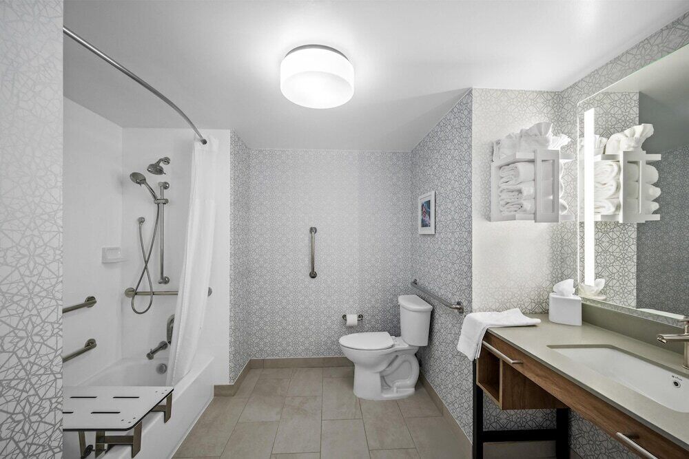Baño | Amenidades de baño gratuitas, secadora de cabello, toallas 