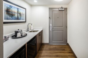 Studio, 1 King Bed with Sofa bed, Non Smoking | Minibar - Hampton Inn & Suites Ft. Lauderdale West-Sawgrass/Tamarac (Tamarac)