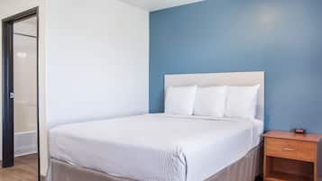 Desk, laptop workspace, iron/ironing board, free WiFi