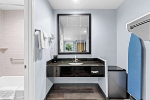 Suite, Multiple Beds, Non Smoking | Bathroom | Hair dryer, towels, soap, shampoo