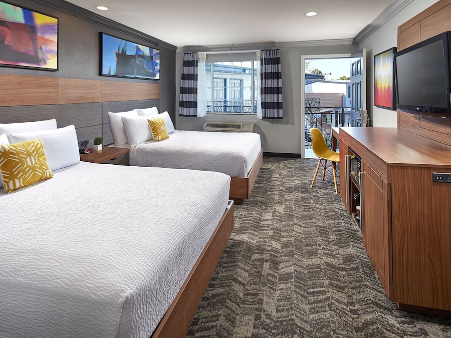 Escrivaninha, ferros/tábuas de passar roupa, Wi-Fi de cortesia