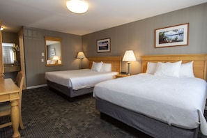 Poolside 1 King and 1 Queen | In-room safe, blackout drapes, iron/ironing board, free WiFi - Marine Village Resort (Lake George)