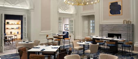 Breakfast and dinner served