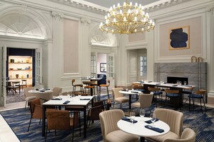 Breakfast and dinner served