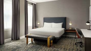 Executive Room, 1 King Bed | Hypo-allergenic bedding, down comforters, pillowtop beds, in-room safe