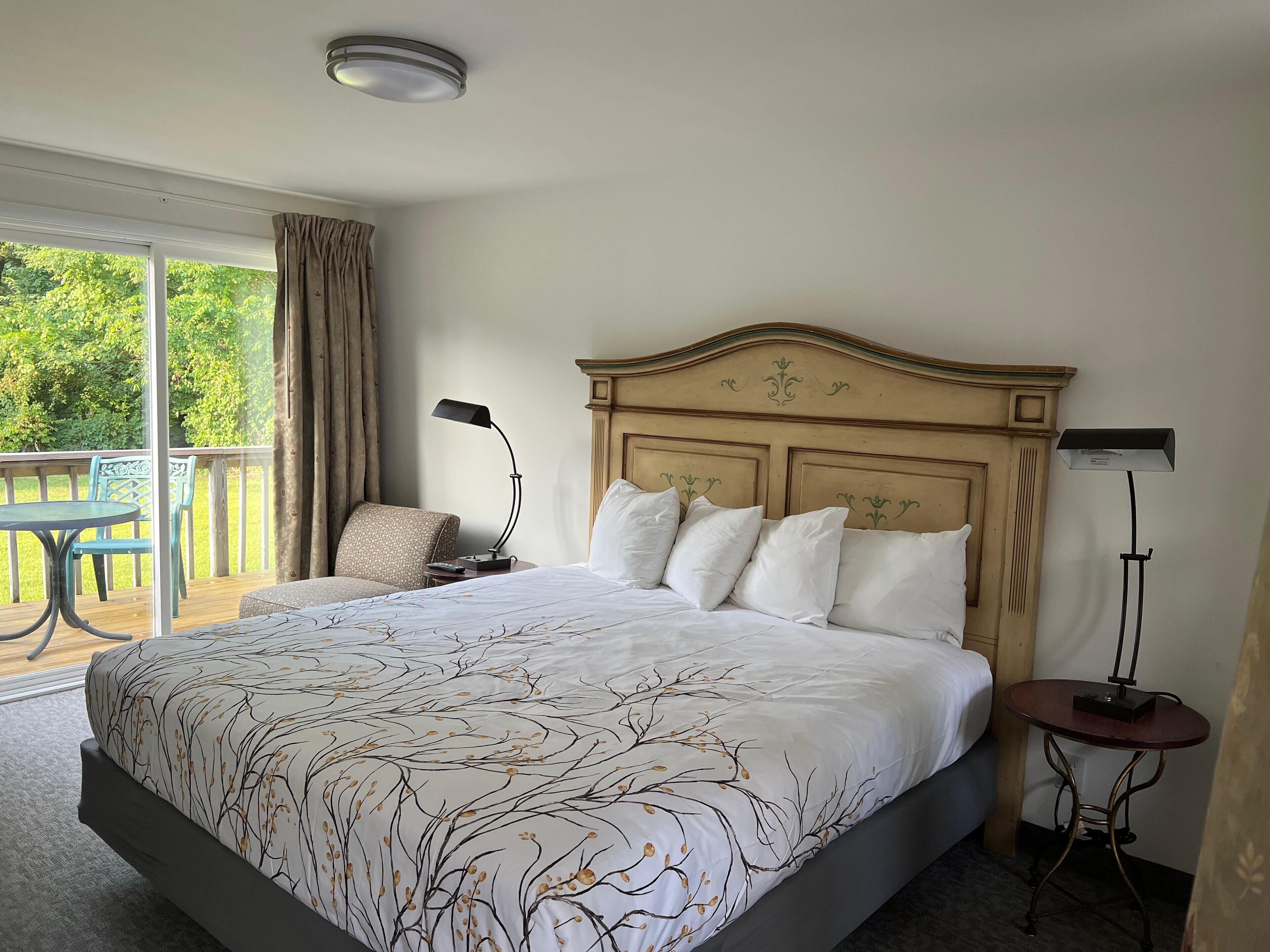 Rom, 1 kingsize-seng, terrasse | Blendingsgardiner, strykejern/-brett, wi-fi (inkludert) og sengetøy