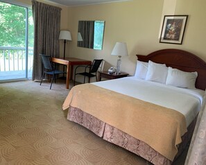 Room, 1 Queen Bed | Blackout drapes, iron/ironing board, free WiFi, bed sheets - Lyn Aire Motel (Lake George)