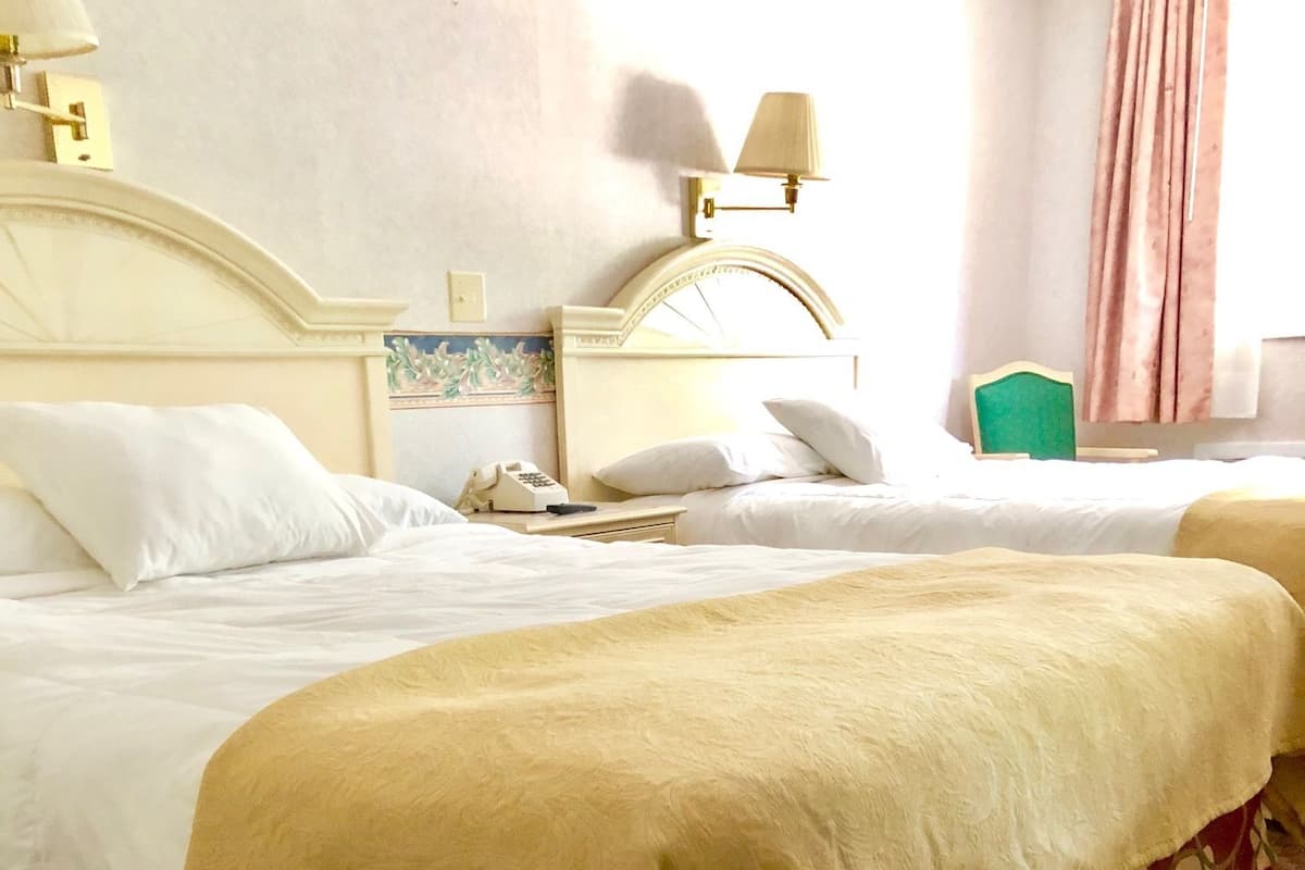 Standard 2 Queen | Blackout drapes, iron/ironing board, free WiFi, bed sheets