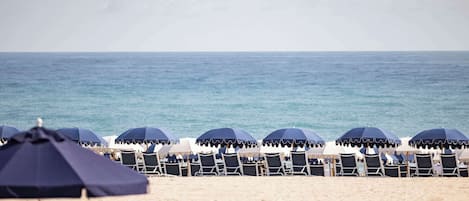 Privat strand i närheten och gratis transport till/från stranden