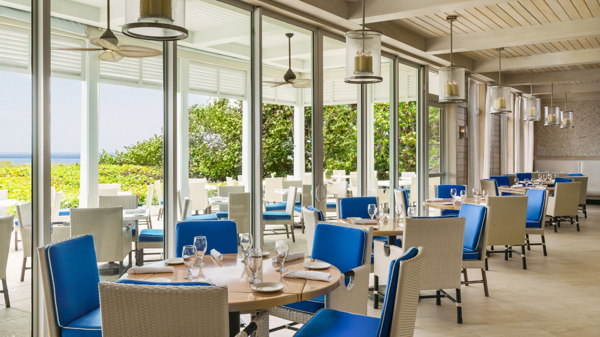 2 restaurants, breakfast served