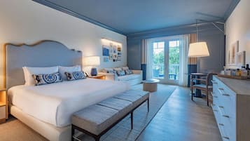 Zimmer, 1 King-Bett und Schlafsofa, Balkon, Poolblick | Bettwäsche aus ägyptischer Baumwolle, hochwertige Bettwaren