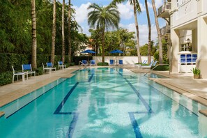 3 outdoor pools, pool umbrellas, pool loungers