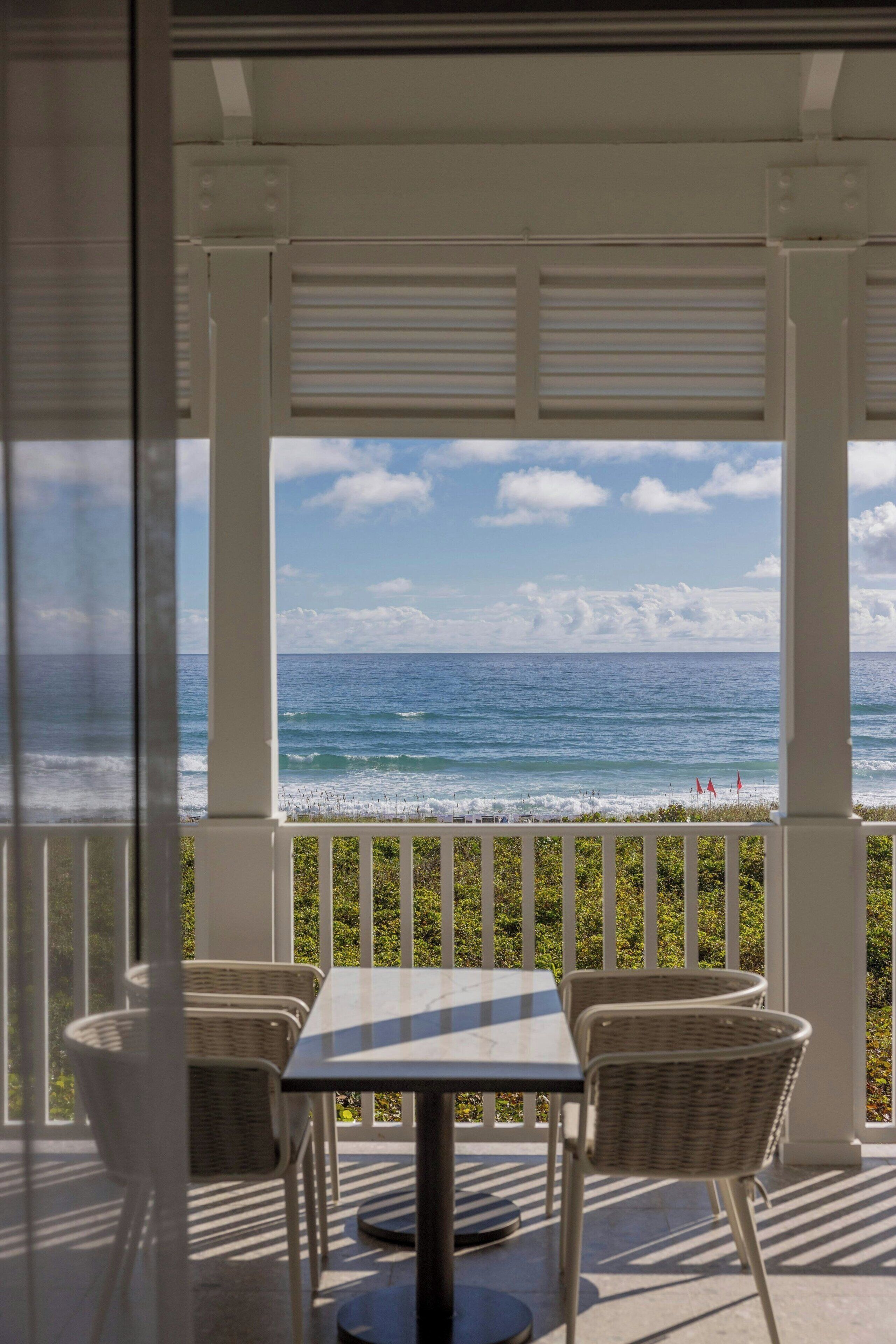 2 restaurants, breakfast served