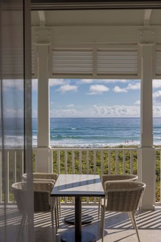 2 restaurants, breakfast served at The Seagate Hotel, Golf & Beach Club, Autograph Collection