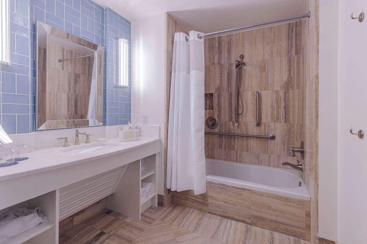 Egyptian cotton sheets, premium bedding, down comforters, pillowtop beds