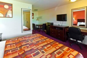 Quarto, 1 cama King, para não fumantes | Escrivaninha, roupa de cama