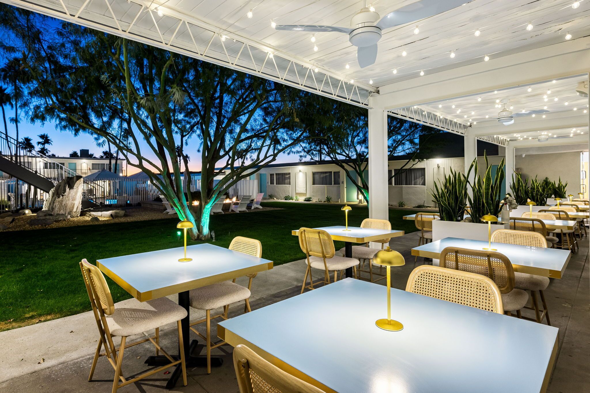 breakfast, lunch, dinner served; american cuisine, al fresco dining