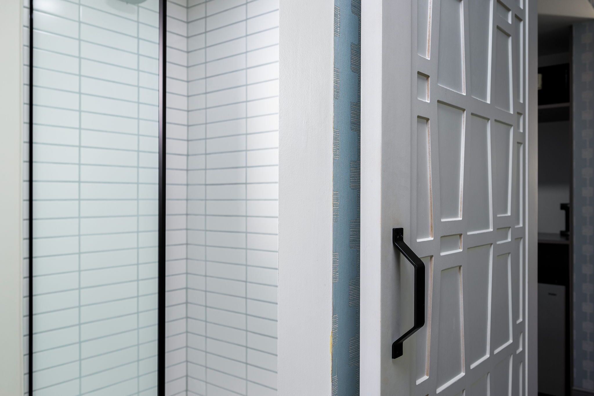 deluxe single king | bathroom | shower, hair dryer, bathrobes, towels