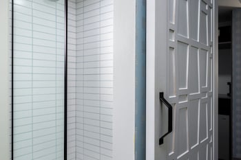 Deluxe Single King | Bathroom | Shower, hair dryer, bathrobes, towels at The Skylark a Palm Springs Hotel