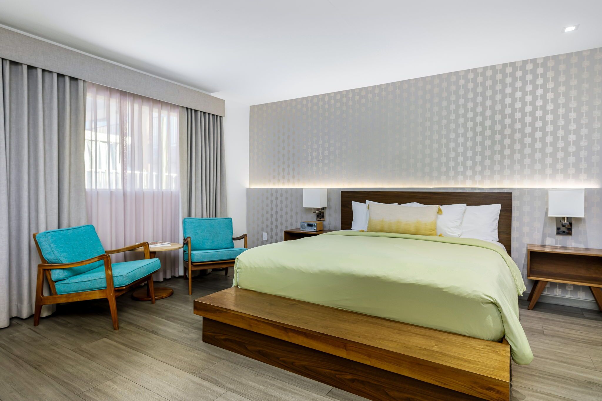 deluxe single king | premium bedding, pillow-top beds, in-room safe, desk