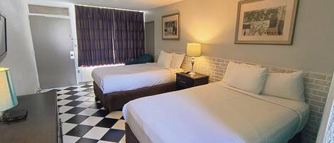 Quarto superior, 2 camas de casal | Roupas de cama premium, Wi-Fi de cortesia, roupa de cama