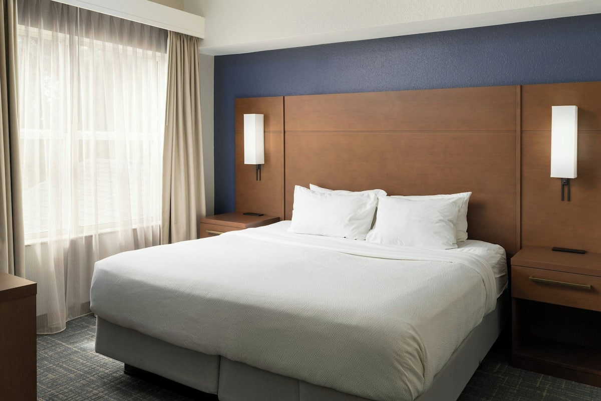 Suite, 1 Bedroom | 1 bedroom, in-room safe, desk, iron/ironing board