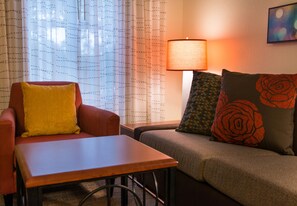 Suite, 1 dormitori | Caixa forta a l'habitació, escriptori i planxa i posts de planxar 