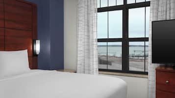 Studio, 1 King Bed with Sofa bed | Premium bedding, down comforters, desk, laptop workspace