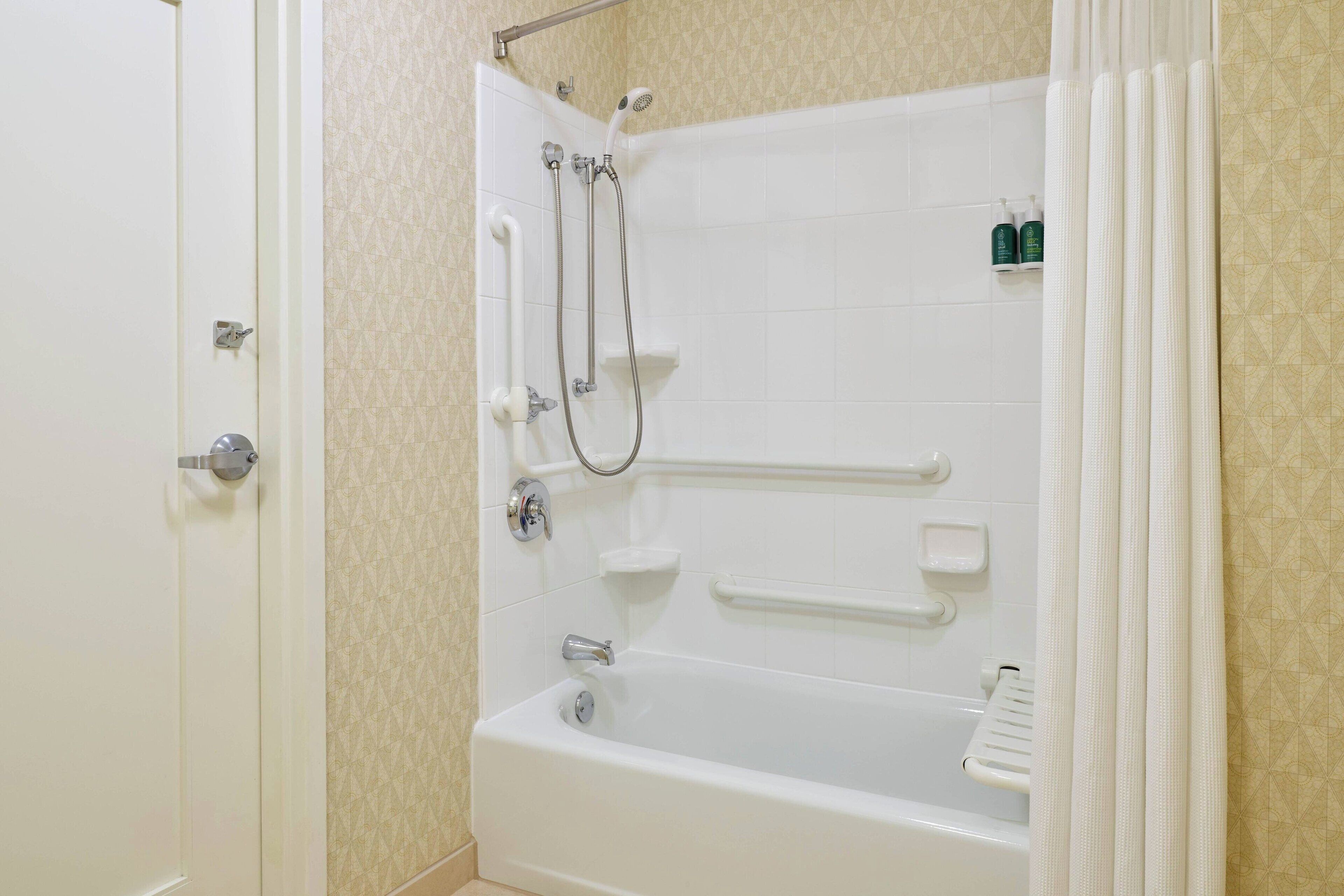 combined shower/bathtub, free toiletries, hair dryer, towels