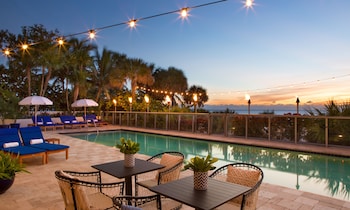 Sundeck at Sole Miami, A Noble House Resort