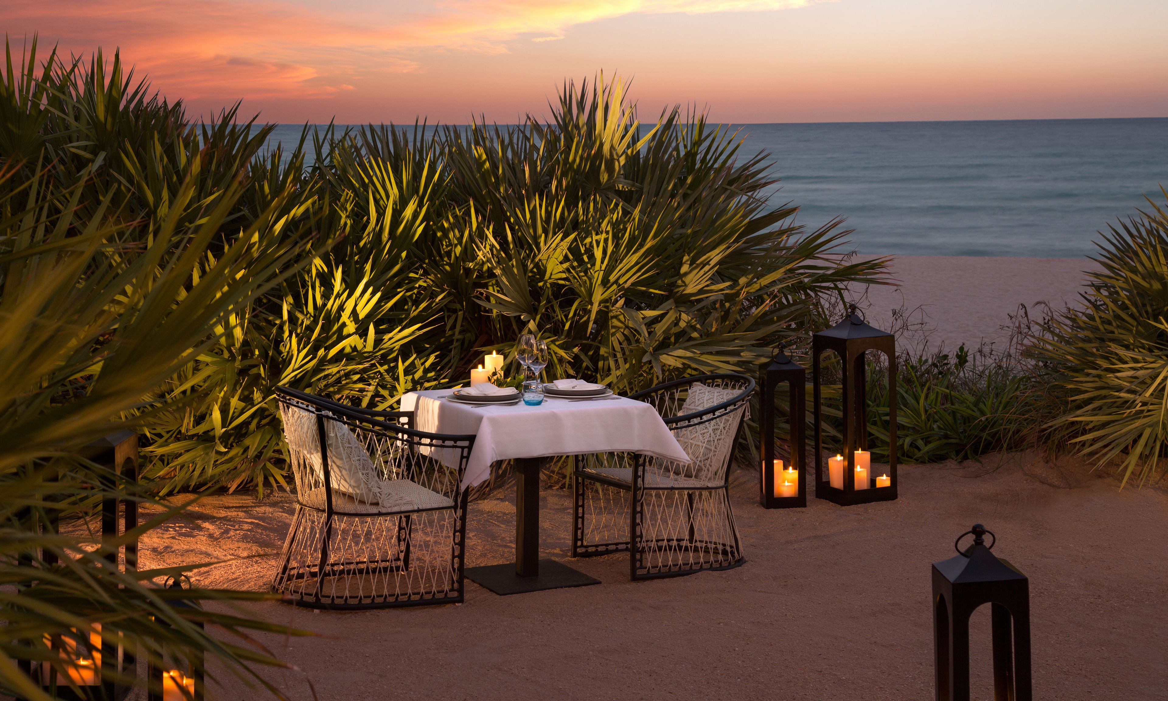 Breakfast, lunch, dinner served; American cuisine, pool views 