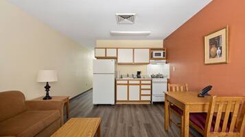 Suite, 1 Bedroom | Iron/ironing board, free WiFi, bed sheets, alarm clocks