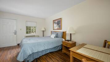 Basic Studio | Iron/ironing board, free WiFi, bed sheets, alarm clocks