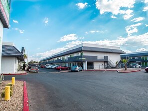 Exterior - Siegel Slots and Suites (Las Vegas)