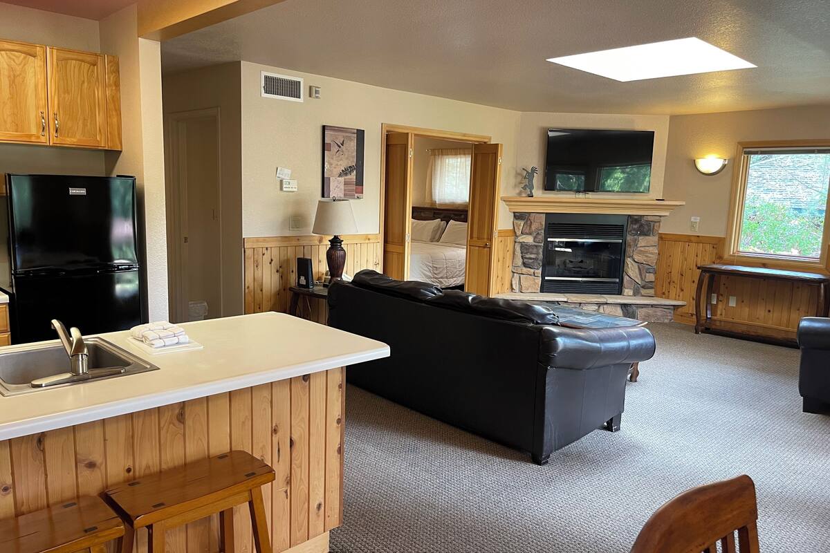 superior room, 1 king bed, lake view | living area | led tv