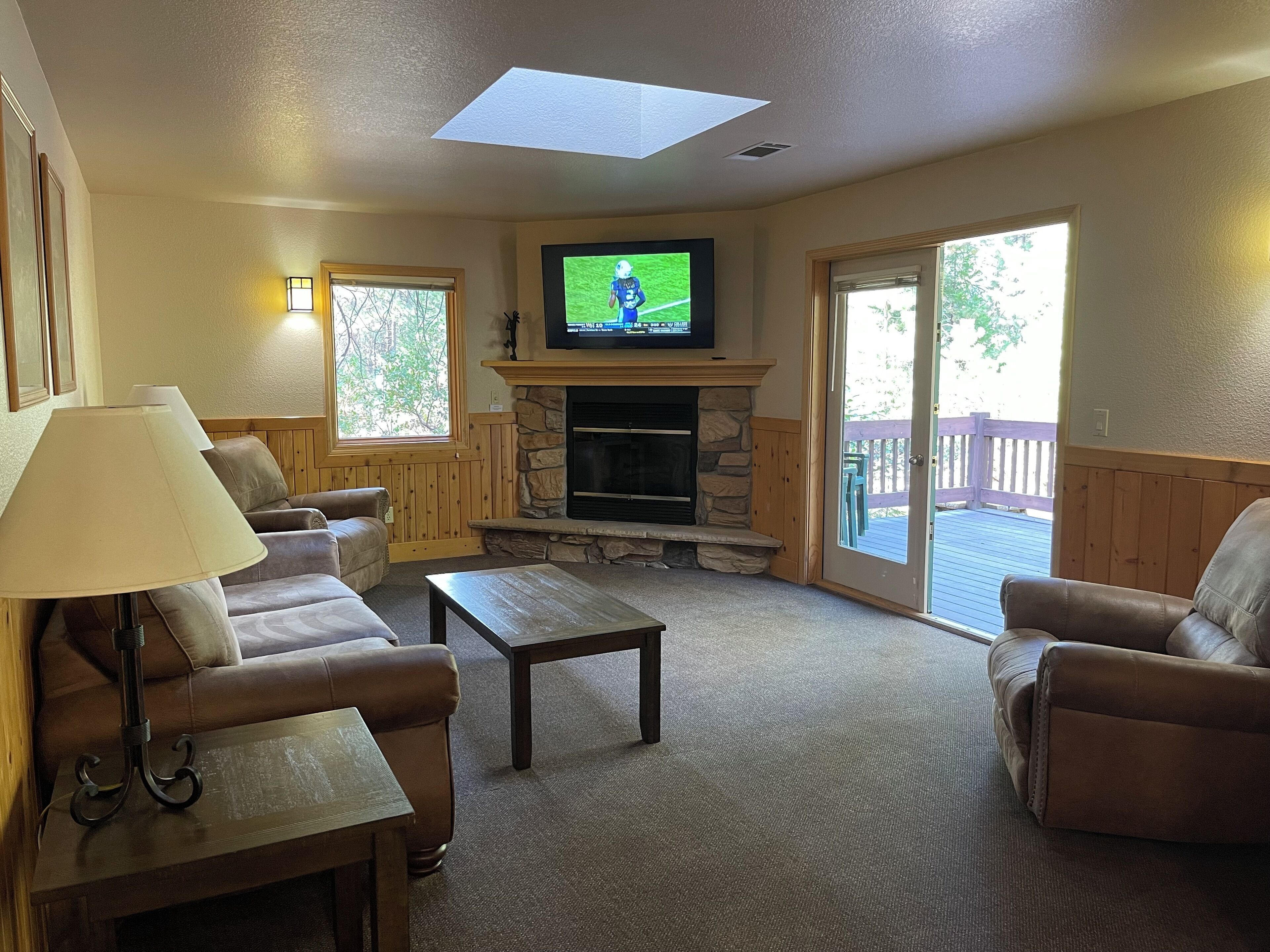 standard room, multiple beds (standard - 1 king, 2 twins & sleeper) | living area | led tv