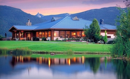 Breakfast, lunch, dinner served; Californian cuisine, golf course views