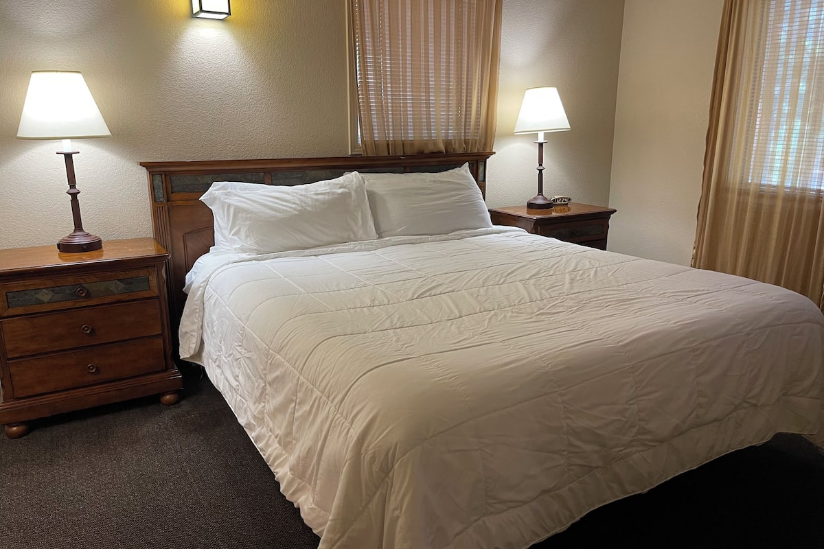 deluxe room, multiple beds, lake view, lakeside | 1 bedroom, iron/ironing board, free wifi, bed sheets