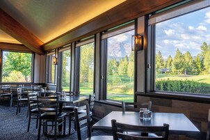 Breakfast, lunch, dinner served; Californian cuisine, golf course views 