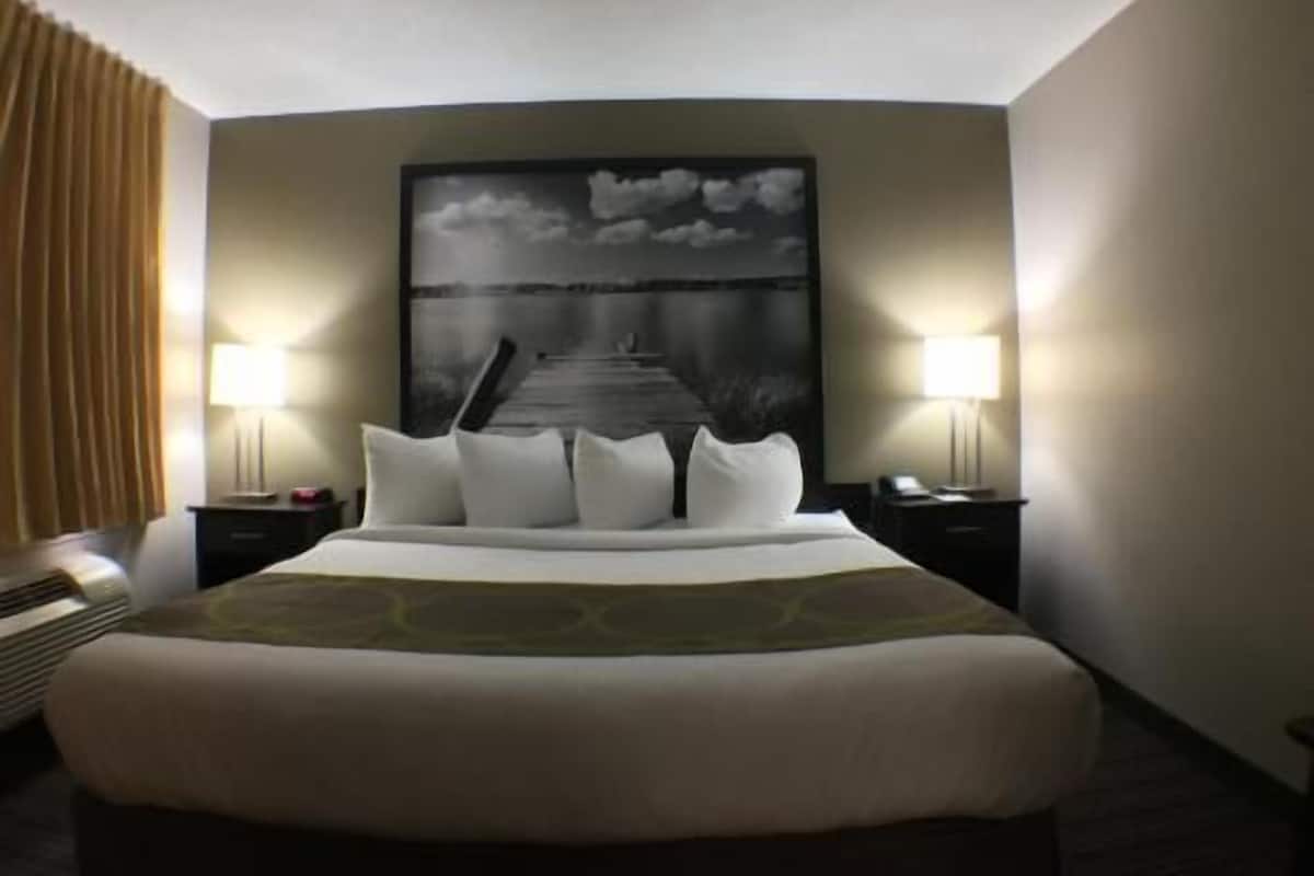 Pillowtop beds, desk, laptop workspace, blackout drapes