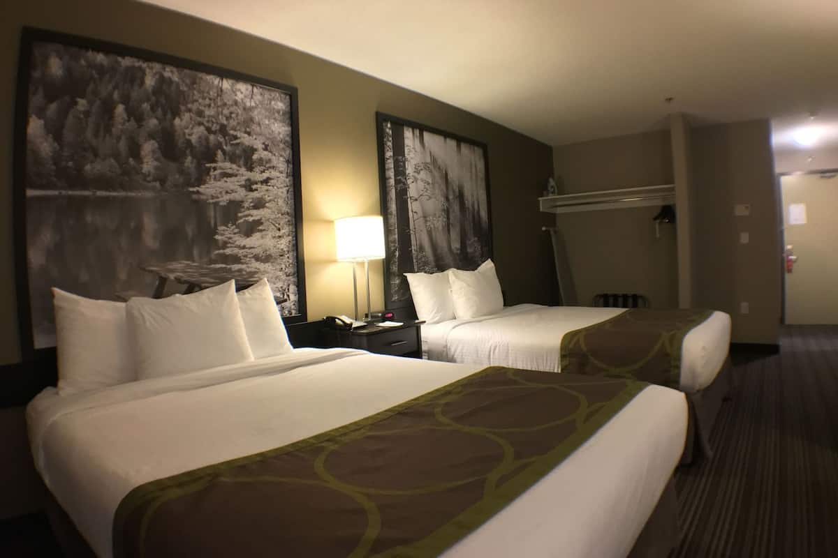 Colchones con pillow-top, escritorio y espacio para trabajar con laptop