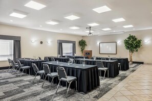 Meeting facility - Ramada by Wyndham Lac La Biche (Lac La Biche)
