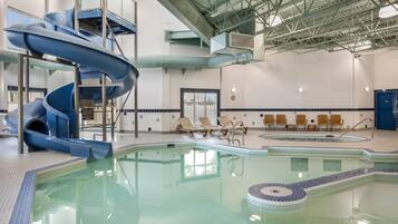 من حمّامات السباحة المغطاة، مقاعد للتشمس