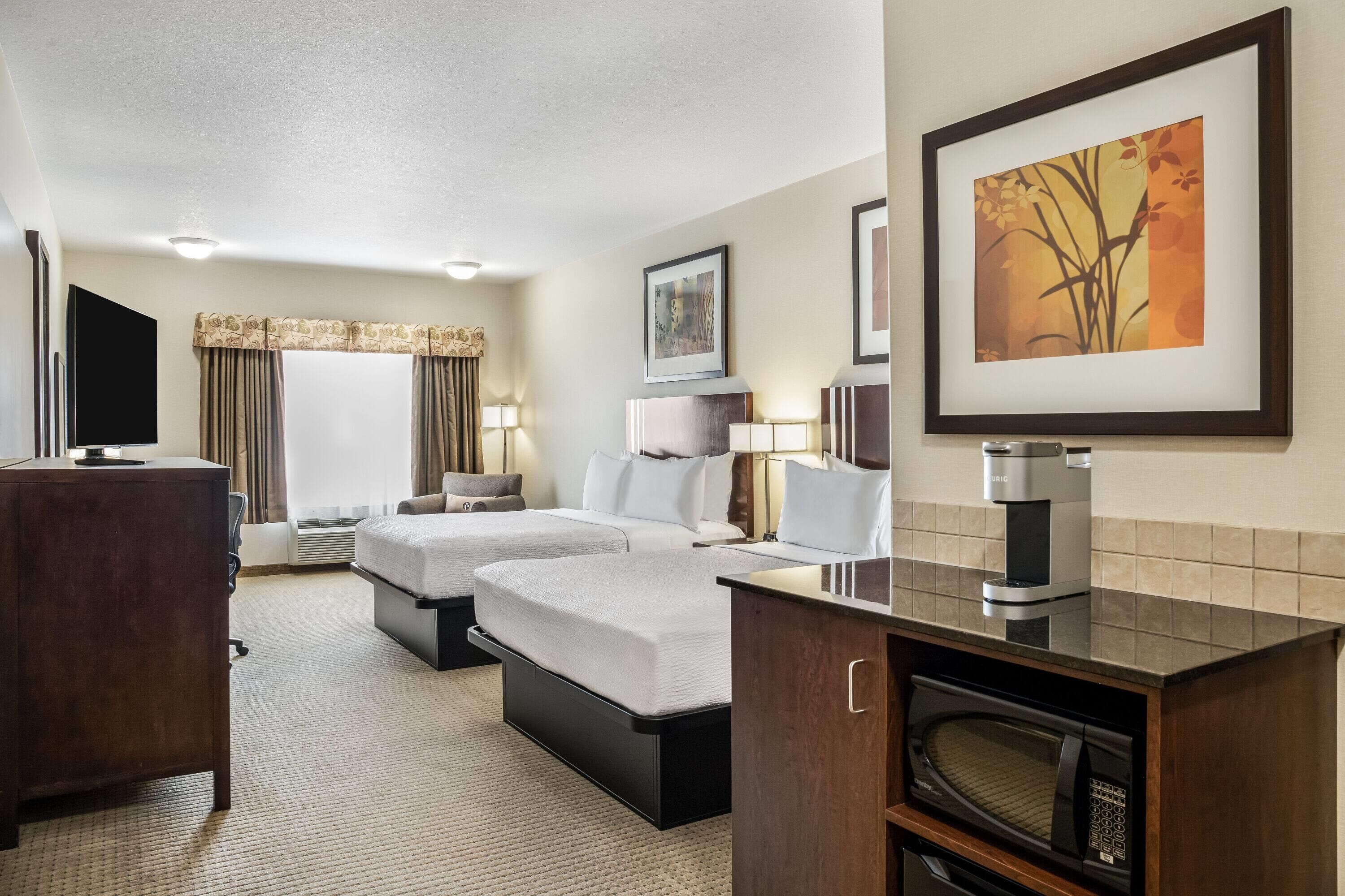 Bureau, fer et planche à repasser, lits pliants/supplémentaires