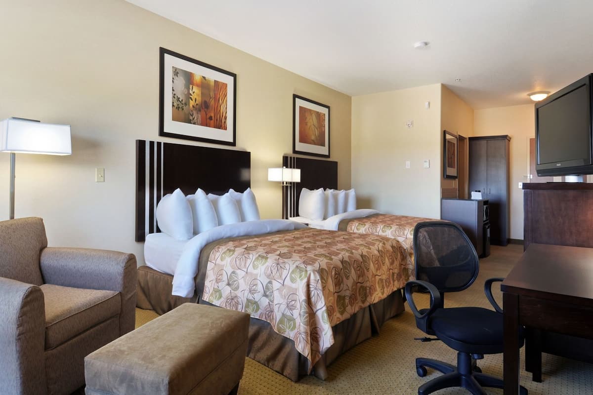 Desk, iron/ironing board, rollaway beds, free WiFi